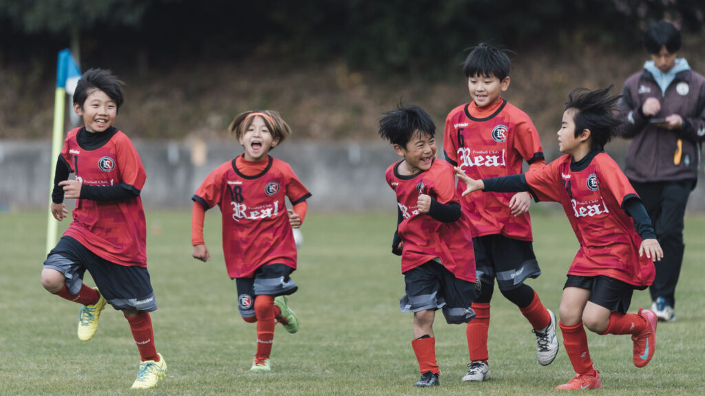 赤 FCリアル 選手 生徒 少年 少女 サッカー soccer